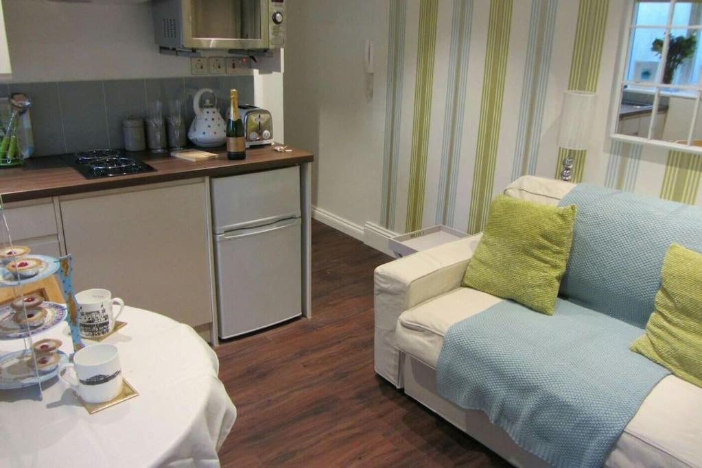 Between Piers, The Stylish Studio Flat In Cannon Place Hove Exterior foto